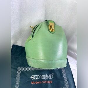 Old Trend Doctor Bucket C/B Bag. Mint/Gold.